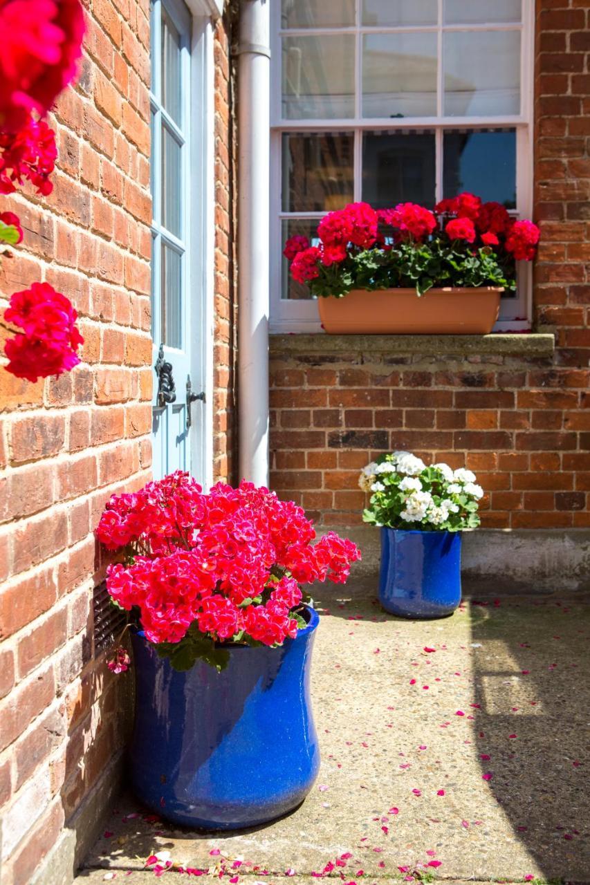 14 Market Cross Place - Beachfront Location With Lovely Sea Views - Aldeburgh Coastal Cottages Esterno foto